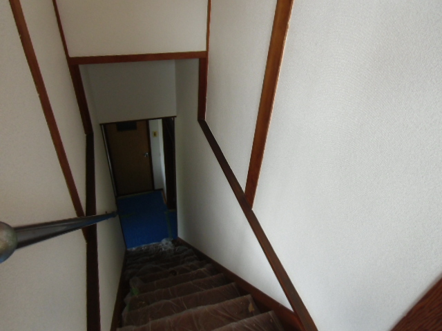 Diyで階段の壁紙の貼り方 2 階段のクロス 足場の作り方