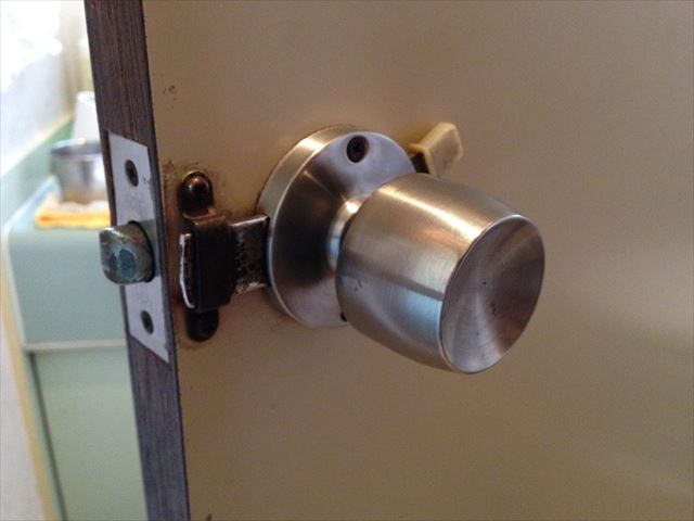 ドアのノブの交換方法 ドアの取っ手をレバーハンドルに交換 Diyリフォーム入門